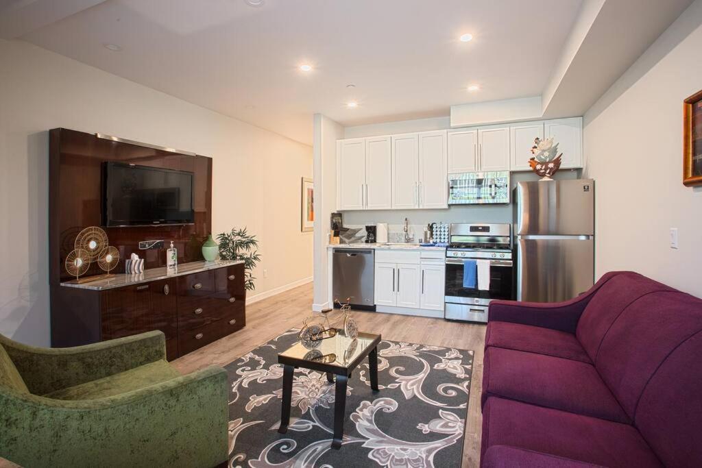 1-Bedroom With Cali King Size Bed In San Diego Exterior photo