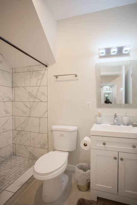 1-Bedroom With Cali King Size Bed In San Diego Exterior photo