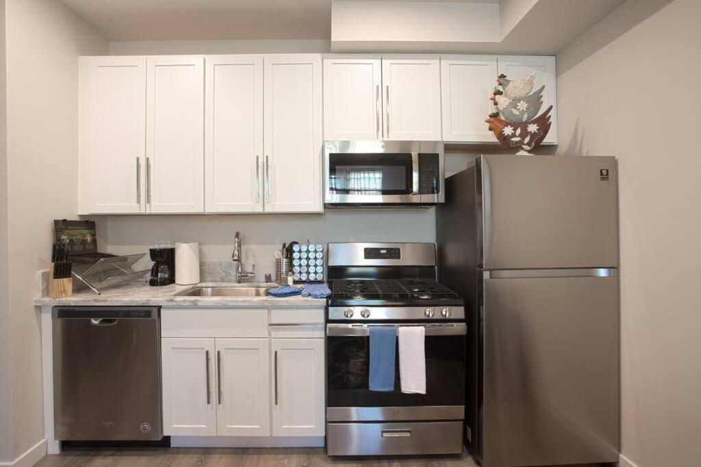 1-Bedroom With Cali King Size Bed In San Diego Exterior photo